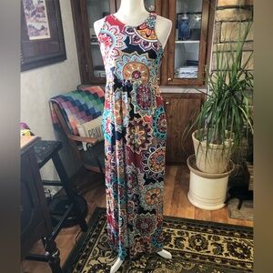 BOUTIQUE SIZE LARGE SLEEVELESS MULTICOLORED MEDALLION PRINT MAXI DRESS W/POCKETS